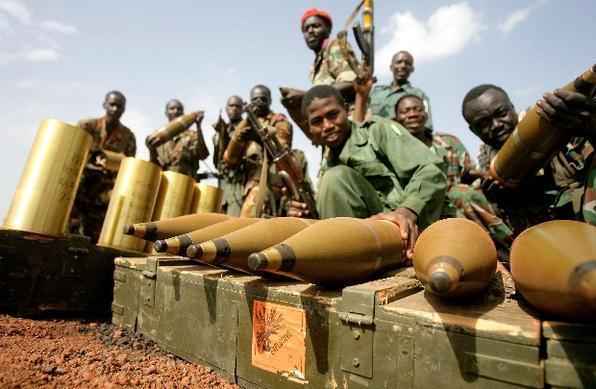 Soldados sudaneses na região petrolífera de Heglig - AFP PHOTO/ASHRAF SHAZLY 