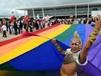 Manifestantes se re�nem na Pra�a dos Tr�s Poderes contra a homofobia