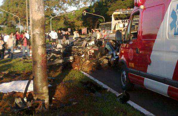 Carro do empres�rio que faleceu ap�s um acidente automobil�stico na L2 Sul - Luisa Ikemoto/CB/D.A. Press