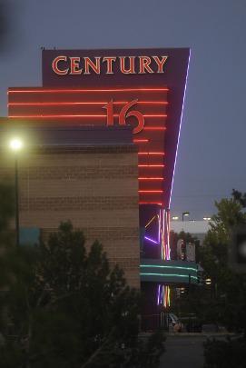 Cinema onde um jovem de 24 anos matou 12 pessoas durante a estreia de um filme - 