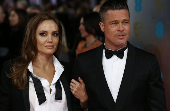 Angelina Jolie e Brad Pitt chegam à premiação neste domingo  - AFP PHOTO / ANDREW COWIE 