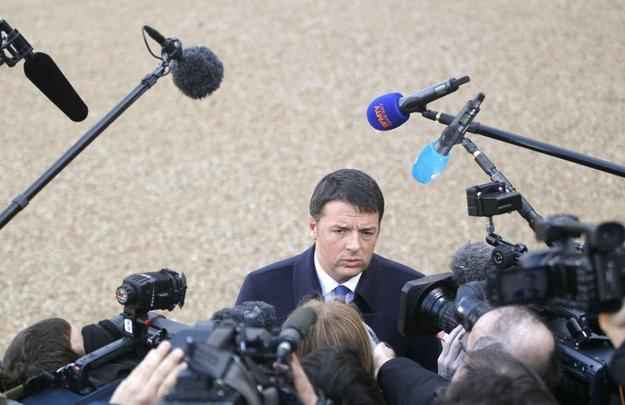 Primeiro ministro italiano, Mateo Renzi, deu entrevista aos jornalistas antes de seguir para a marcha
