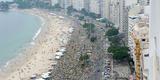 Manifestantes fazem protesto pelo impeachment da presidente Dilma Rousseff na praia de Copacabana, zona sul do Rio de Janeiro