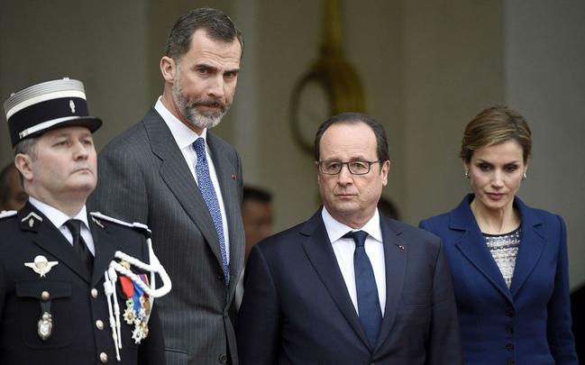 Em entrevista, o presidente francês François Hollande disse que as autoridades não tinham esperanças de encontrar sobreviventes