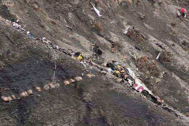 Imagens do acidente: destroços do avião foram encontrados