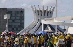 Famílias se reuniram com cores do Brasil para pedir fim da corrupção no país