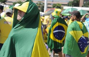 Bandeiras do Brasil espalhadas por todo o Congresso Nacional, neste domingo de protesto contra a presidente Dilma Rousseff