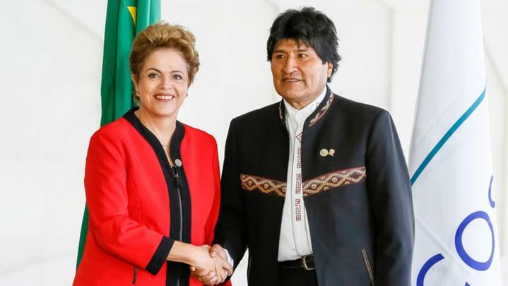 Evo Morales, presidente boliviano, cumprimenta Dilma