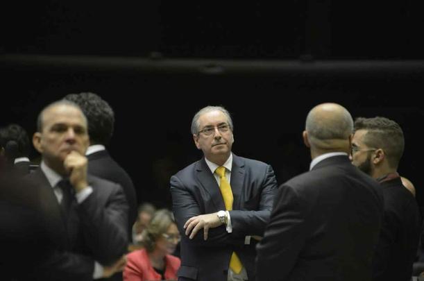 Eduardo Cunha compareceu à sessão e permaneceu no plenário até o final da votação