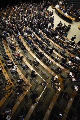 Lotado, o plenário da Câmara votou em peso pela cassação de Cunha