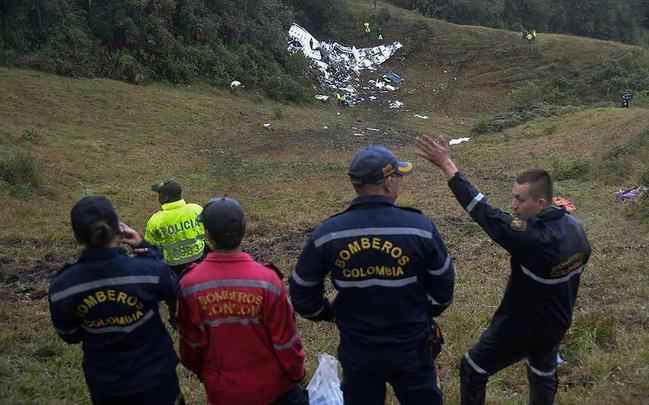 Chovia muito na região no momento da queda. Uma das possibilidades é o avião ter sofrido pane elétrica, mas há a possibilidade de a aeronave ter sofrido pane seca também, que ocorre quando a aeronave fica sem combustível.