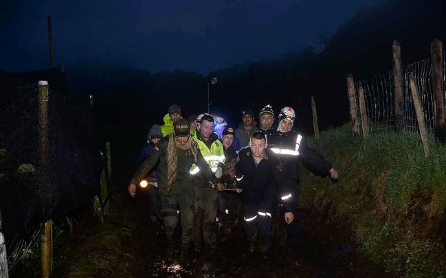 O avião teria perdido o contato com a torre de controle às 22h15 (1h15 no horário de Brasília). O pedido de socorro foi emitido entre as cidades de Ceja e Lá Unión.