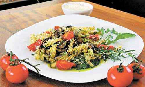 Massa com molho pesto feito com rúcula, do restaurante Flor de Açafrão: a folha é um dos alimentos mais ricos em betacaroteno (Marcelo Ferreira/CB/D.A Press)