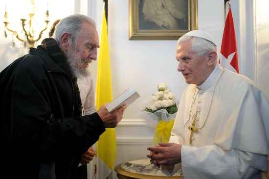 Fidel Castro se encontra com Bento XVI (Observatore Romano/ AFP Photo)