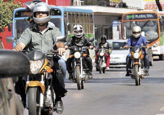 O incremento na quantidade de motos é visível no DF: imprudência de motociclistas aumenta risco de acidentes (Elio Rizzo/CB/DA Press)