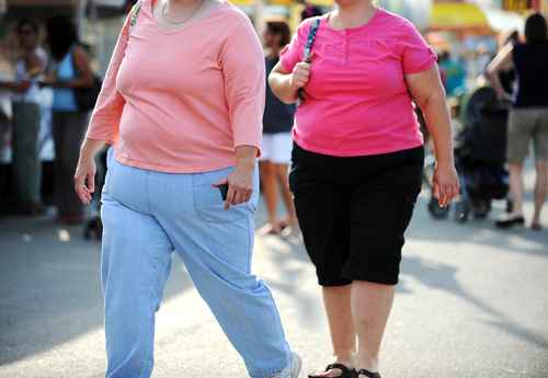 A mesma pesquisa indica que obesos graves têm o risco de morte aumentado em 29%  (Tim Sloan/AFP)