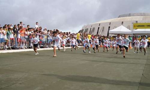 Ao todo, cerca de 1,2 mil crianças participaram da corrida (Secretaria de Esportes/Divulgação)