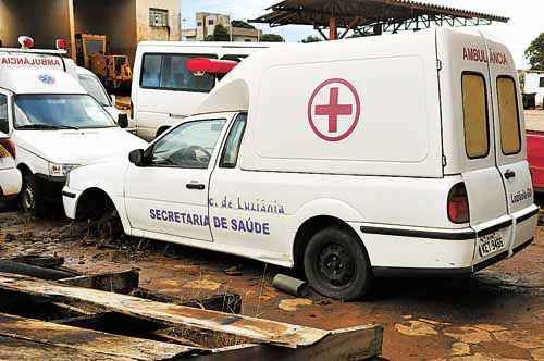 Em Luziânia, ambulância sucateada: moradores buscam hospitais do DF (Marcelo Ferreira/CB/D.A Press)