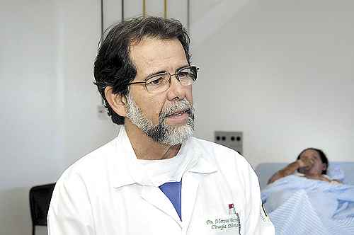 O médico Marcos Barreto comenta que são pacientes que demandam terapia intensiva (Edvaldo Rodrigues/DP/D.A Press - 19/11/08) O médico Marcos Barreto comenta que são pacientes que demandam terapia intensiva (Edvaldo Rodrigues/DP/D.A Press - 19/11/08)