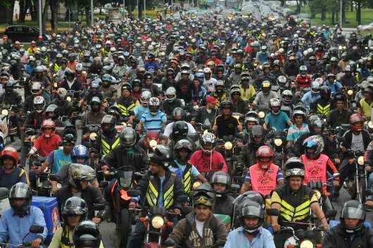 Motoboys e mototaxistas durante a manifestação que ocorreu na última sexta-feira na Esplanada dos Ministérios. (Marcelo Ferreira/CB/D.A Press)