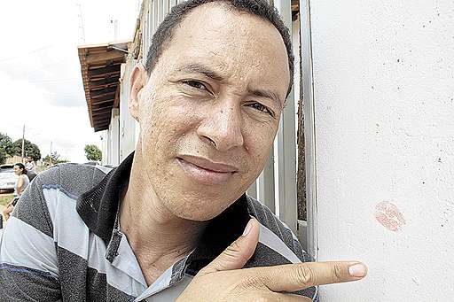Leandro César teve a casa invadida em dezembro: marca de batom (Viola Júnior/Esp. CB/D.A Press)