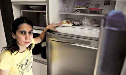 Fernanda Martins viu a comida que estava no freezer se perder: 'Aqui, é uma constante' (Bruno Peres/CB/D.A Press)