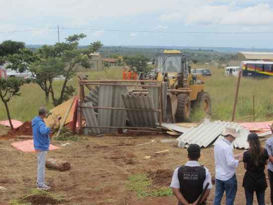Também foram recolhidos materiais de construção e retiradas cercas que demarcavam frações do terreno (Ubiraci Almeida/Seops)