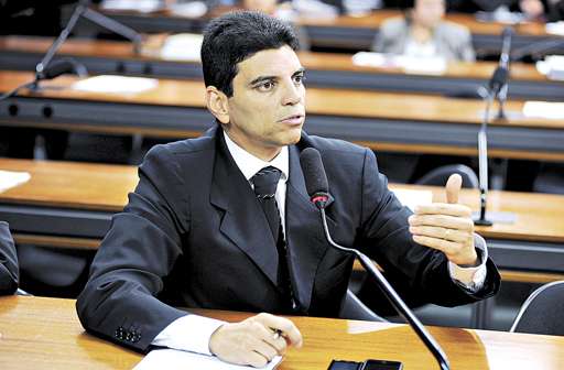 Deputado Cláudio Cajado (DEM-BA), procurador-geral : 'Ninguém pode publicar algo ofensivo ou errado' (Beto Oliveira/Agência Câmara - 8/7/11)