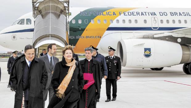 A presidente Dilma Rousseff desembarca na capital italiana: encontro com Francisco ocorre amanhã (Roberto Stuckert Filho/PR)
