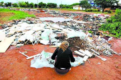 No Setor de Indústrias de Ceilândia, o lixo ocupa o lugar do progresso e do desenvolvimento: retrato da negligência ( Daniel Ferreira/CB/D.A Press)