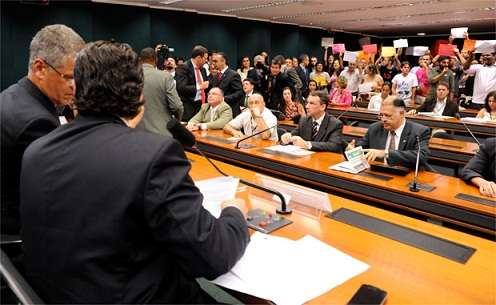 Audiência da Comissão da tarde desta quarta-feira foi cercada por protestos (Alexandra Martins/Câmara dos Deputados)