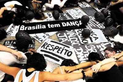 Cerca de 50 alunos participaram da manifestação diante da Secretaria de Cultura, mas não conseguiram ser recebidos pelo titular da pasta

 (Carlos Vieira)