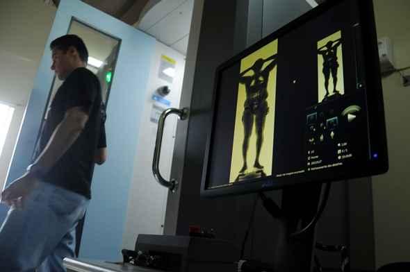 Presídios do DF recebem scanners de corpo que vão ajudar na revista