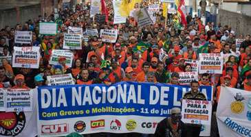 Trabalhadores protestam em São Paulo (Beto Martins/Futura Press)