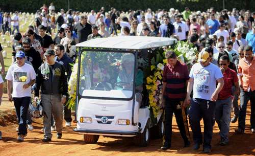 Campo da Esperança: familiares e amigos vão à cemitério se despedir da piloto Vanessa Daya (Foto Carlos Vieira/CB/DA Press)