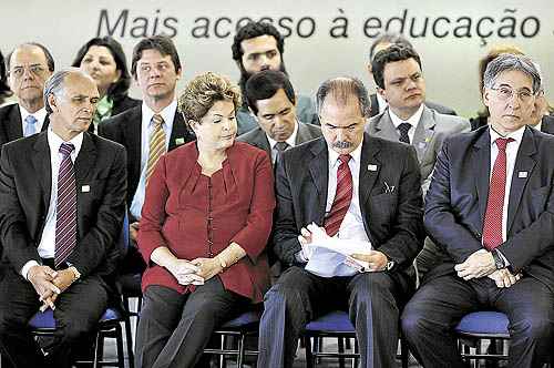 Dilma participou da inauguração do câmpus avançado da Universidade Federal de Alfenas, em Varginha (MG): recado ao Congresso (Juarez Rodrigues/EM/D.A Press) Dilma participou da inauguração do câmpus avançado da Universidade Federal de Alfenas, em Varginha (MG): recado ao Congresso (Juarez Rodrigues/EM/D.A Press)
