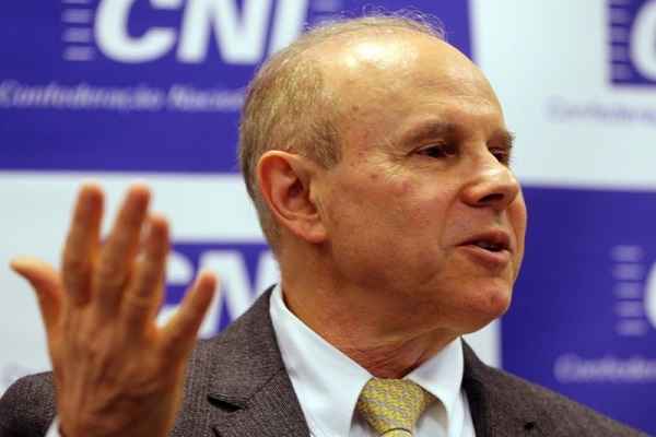 Mantega destacou que a inflação diminuiu o poder aquisitivo de parte da população no primeiro semestre, mas que já começa a apresentar sinais de queda (PAULO WHITAKER) Mantega destacou que a inflação diminuiu o poder aquisitivo de parte da população no primeiro semestre, mas que já começa a apresentar sinais de queda (PAULO WHITAKER)