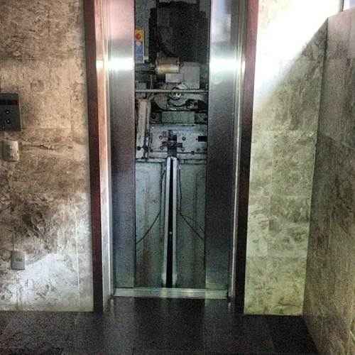Pessoas trancadas dentro de um elevador (Instagram/reprodução/@ramonmaandrade)