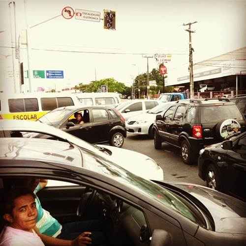 Congestionamento em uma rua de Fortaleza (Instagram/reprodução/@marciodornelles)