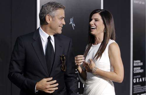 Os atores George Clooney e Sandra Bullock durante estreia do filme 'Gravidade', em Nova York (Andrew Kelly/Reuters)