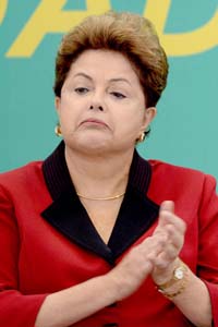 Presidente do Brasil Dilma Rousseff aplaude durante cerimônia no Palácio do Planalto ( Evaristo Sa/AFP Photo )
