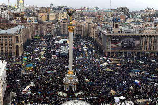 A Praça da Independência foi tomada por manifestantes (VASILY MAXIMOV/AFP)