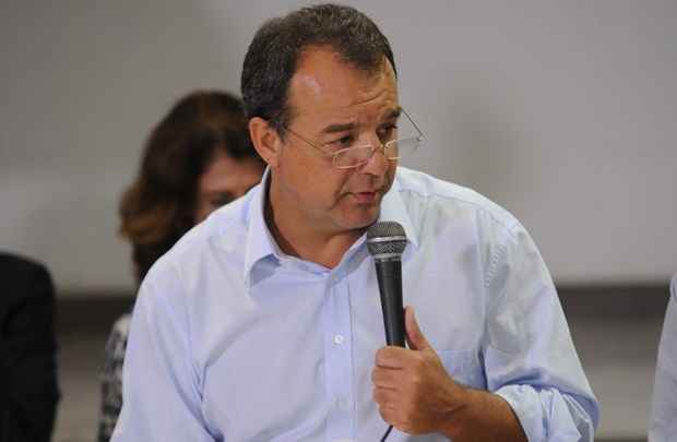 O governador do Rio, Sérgio Cabral, se reuniu com prefeitos das cidades atingidas pelas chuvas (Tomaz Silva / Agência Brasil) O governador do Rio, Sérgio Cabral, se reuniu com prefeitos das cidades atingidas pelas chuvas (Tomaz Silva / Agência Brasil)