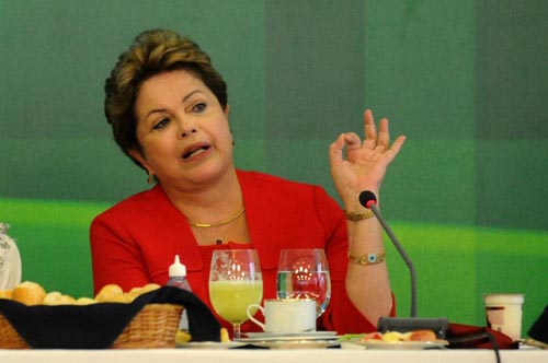 Sem falar diretamente em eleições, Dilma reforçou ações do governo, passando por temas como Petrobras, saúde, infraestrutura e pessimismo ( Iano Andrade/CB/D.A Press) Sem falar diretamente em eleições, Dilma reforçou ações do governo, passando por temas como Petrobras, saúde, infraestrutura e pessimismo ( Iano Andrade/CB/D.A Press)