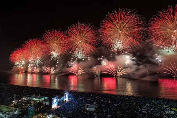 Foram mais de nove horas de shows de 20 artistas ,entre eles Nando Reis, Lulu Santos, Carlinhos Brown e Anitta (AFP PHOTO / YASUYOSHI CHIBA ) Foram mais de nove horas de shows de 20 artistas ,entre eles Nando Reis, Lulu Santos, Carlinhos Brown e Anitta (AFP PHOTO / YASUYOSHI CHIBA )