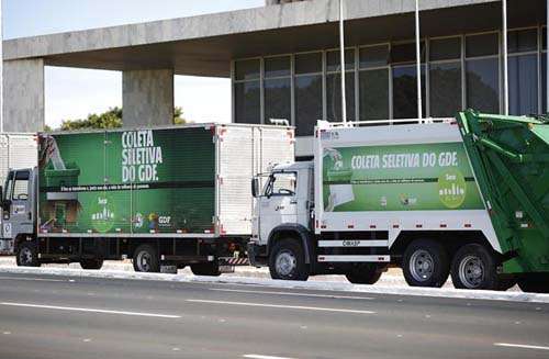 Os caminhões da coleta seletiva recolherão somente o lixo seco (papel, plástico, vidro e alumínio) (Divulgação/Agência Brasília)