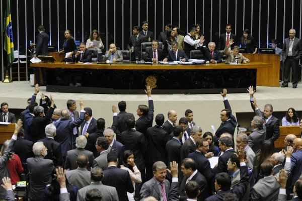 Sessão discute abertura de comissão para investigar pagamento de propina na Petrobras: decisão sai hoje (Gustavo Lima/Agência Câmara)