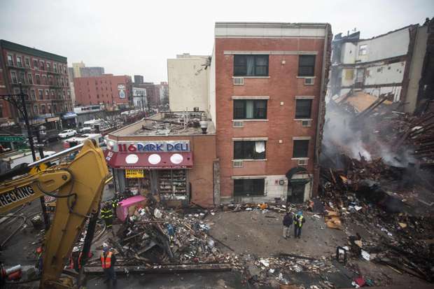 Imagem mostra destruição: explosão foi provocada por um vazamento de gás, segundo os primeiros elementos da investigação (Brendan McDermid/Reuters)