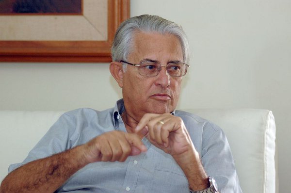 Joaquim Roriz: de acordo com advogado do ex-governador, a decisão dele de não disputar as eleições é mais por questões pessoais do que jurídicas (Breno Fortes/CB/D.A Press - 1/4/06)