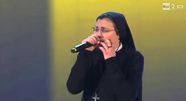 Irmã Cristina cantou música de Alicia Keys ( Youtube/Reprodução)